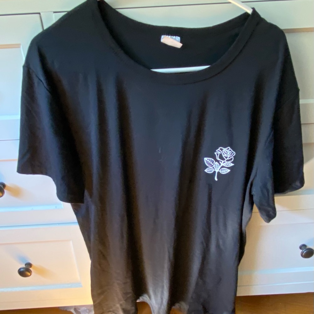 T-shirt with rose accents